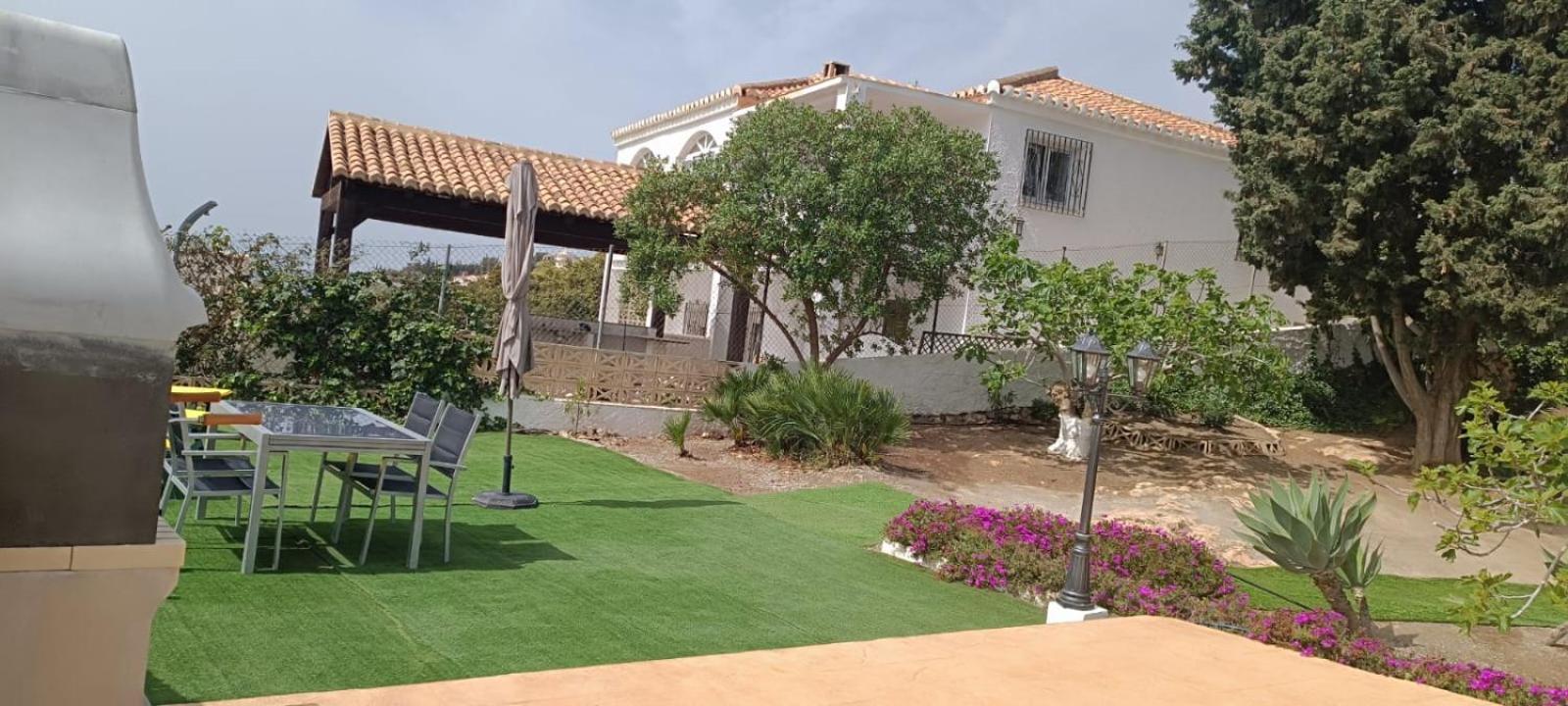 Villa La Torrecica, Con Caracter Andaluz Y Magnificas Vistas Al Mar Y Sierra Nevada Salobreña Exterior foto